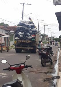 Trabalhando, Cidadão arrisca sua vida no Trabalho 